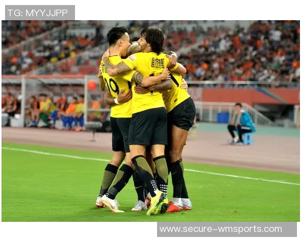 鲁能与恒大20轮激战回顾球迷心中的经典对决与精彩瞬间